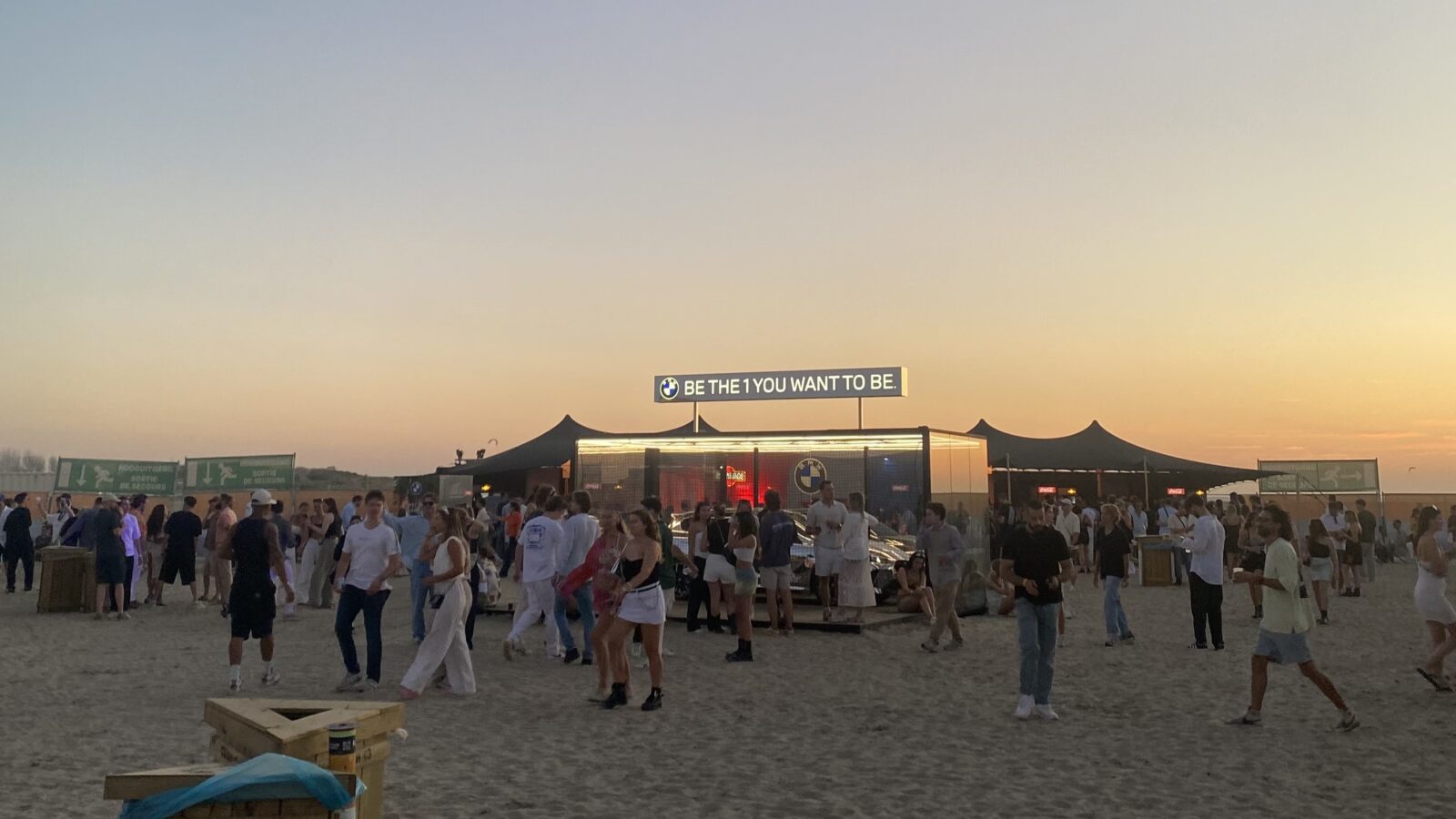 Festivalsite van We Can Dance met zonsondergang